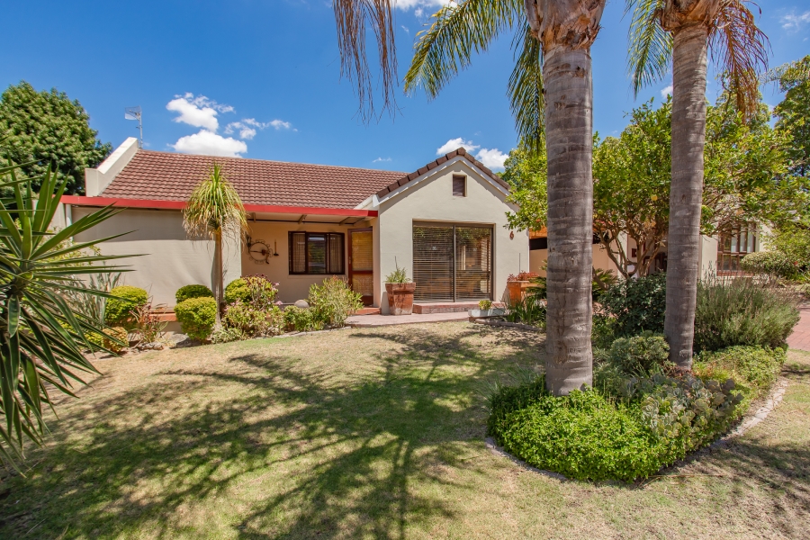 2 Bedroom Property for Sale in De Oude Renbaan Western Cape